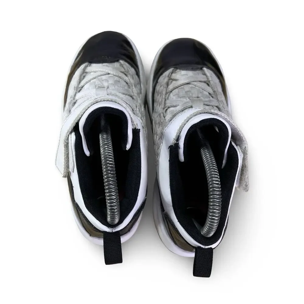 Jordan Max Aura 2 Youth Size 2.5Y Basketball Comfort